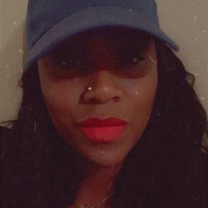 Meet your Posher, Larrnedra